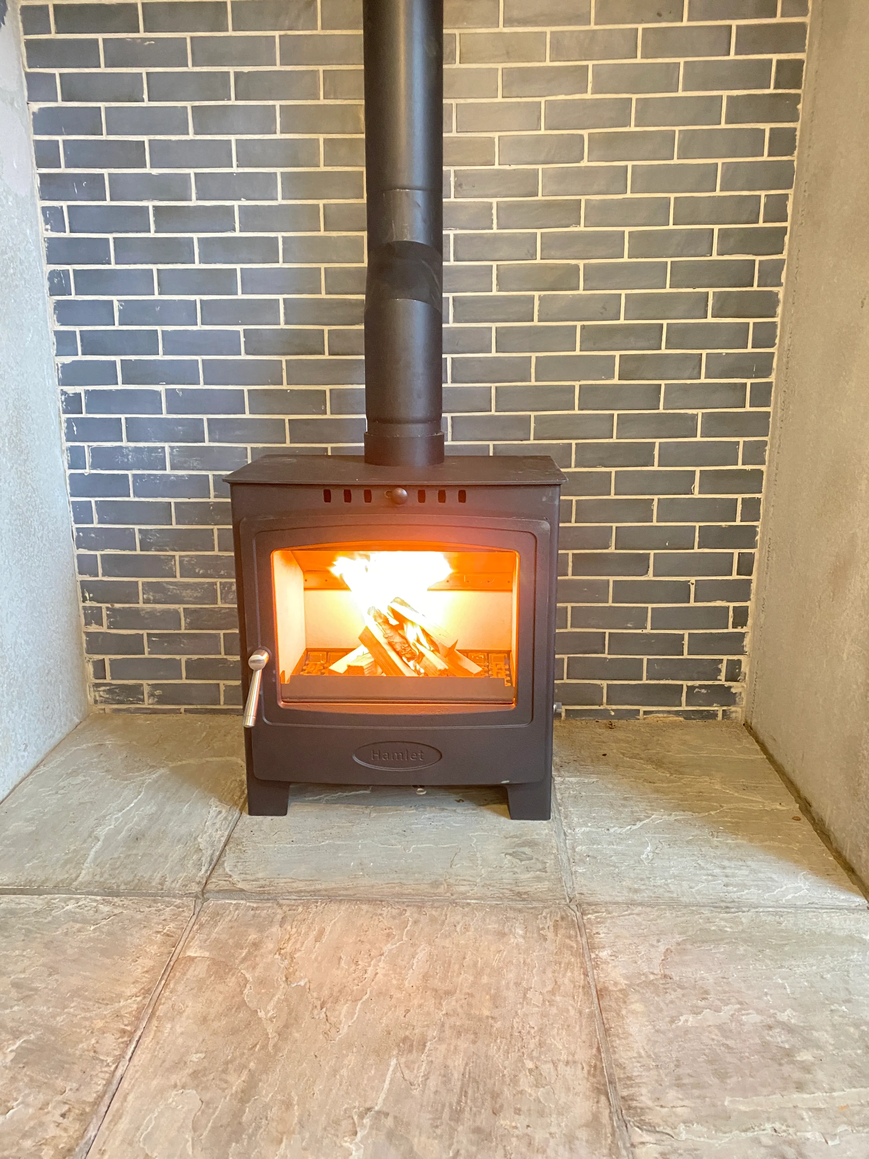 Modern inset stove with blue brick tiled chamber